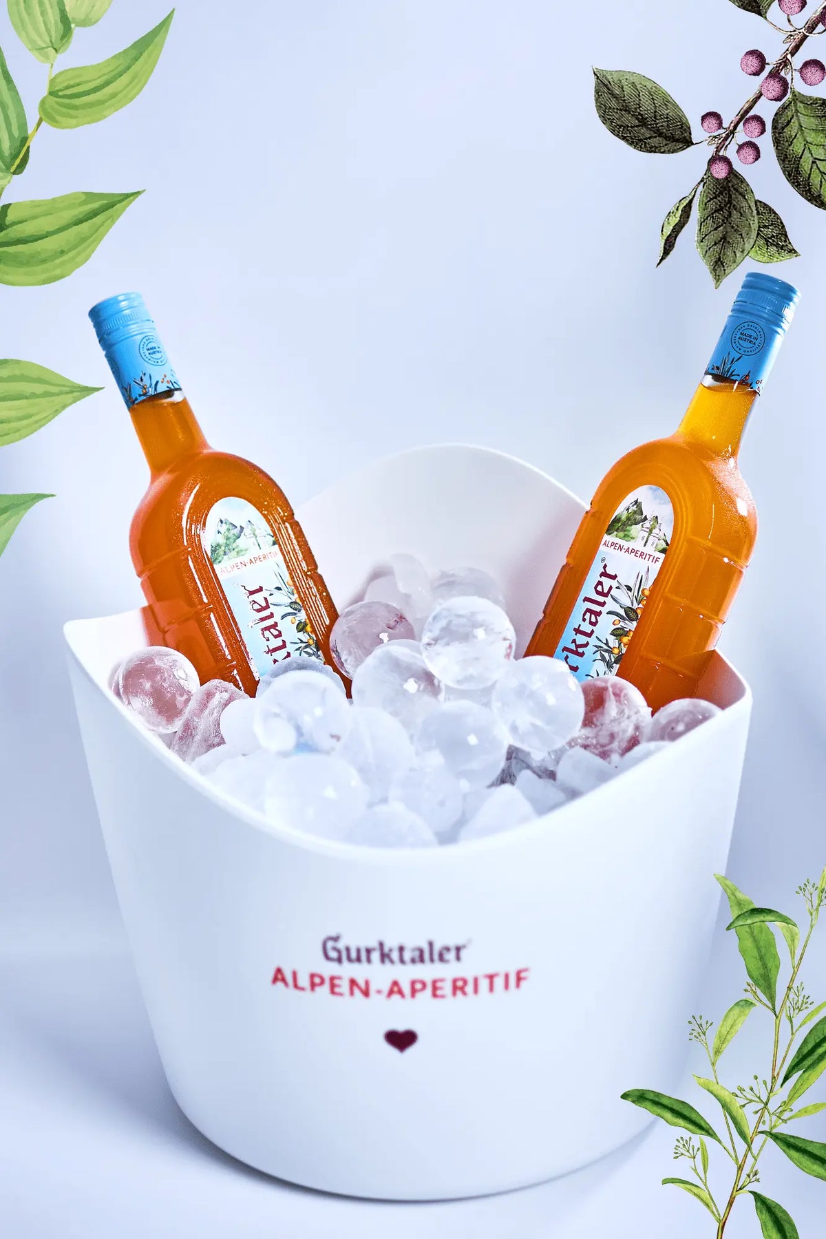 Gurktaler Kühlerset: 1x hochwertiger Kühler (Durchmesser: 24cm), 1x Gurktaler Alpen-Aperitif 0,7l 16% vol und 2 Gurktaler Alpen-Aperitif Gläser